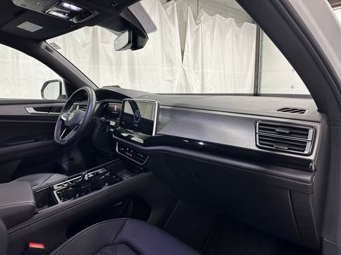 Used 2025 Volkswagen Atlas Cross Sport SE image 65
