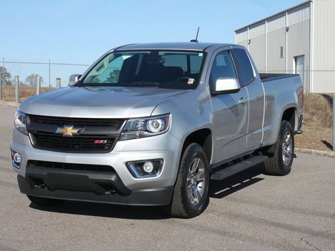 Used 2018 Chevrolet Colorado Z71 image 2