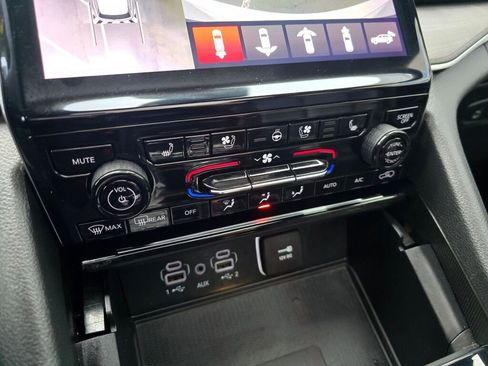 Used 2024 Jeep Grand Cherokee L Limited w/ Luxury Tech Group II image 25