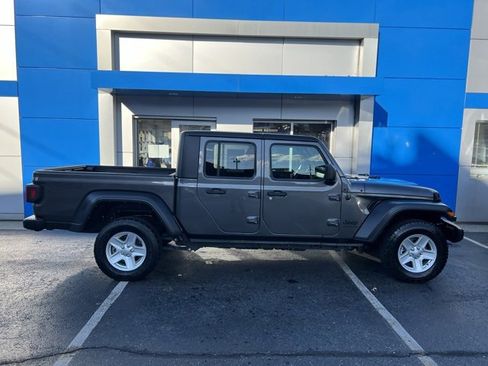 Used 2023 Jeep Gladiator Sport image 4