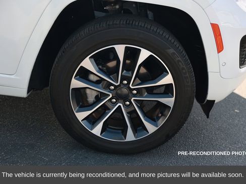 Used 2023 Jeep Grand Cherokee Overland w/ Rear Seat Video Group I image 8