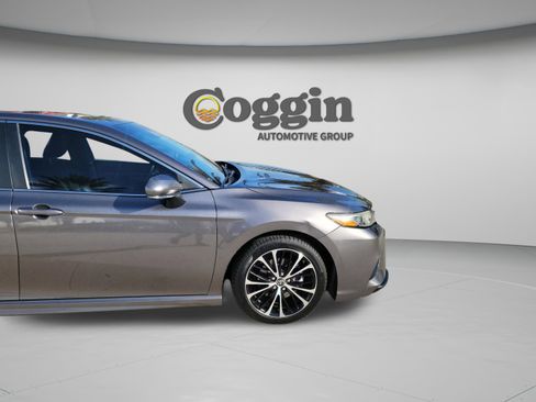 Used 2018 Toyota Camry SE w/ Moonroof Package FWD image 31