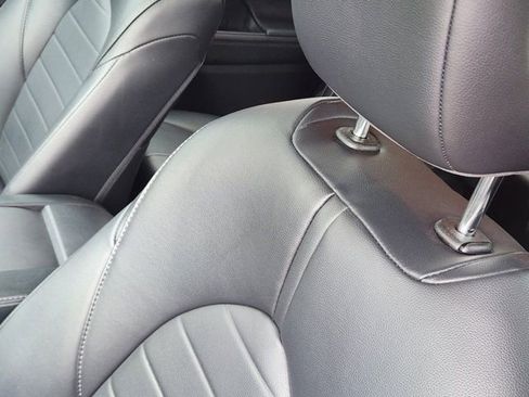 Used 2023 Toyota Highlander XLE image 19