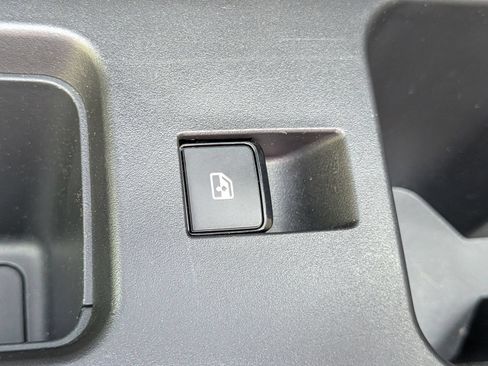 Used 2022 Nissan Pathfinder SV AWD/4WD image 28