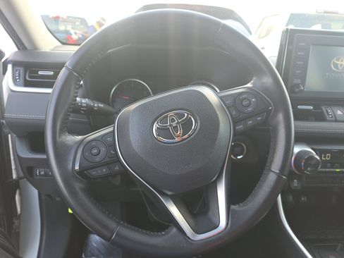 Used 2019 Toyota RAV4 XLE Premium FWD image 17