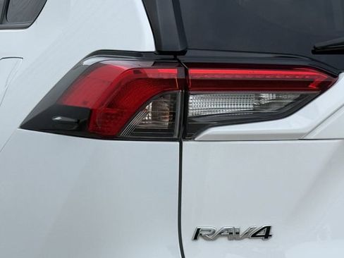 Used 2020 Toyota RAV4 LE FWD image 6