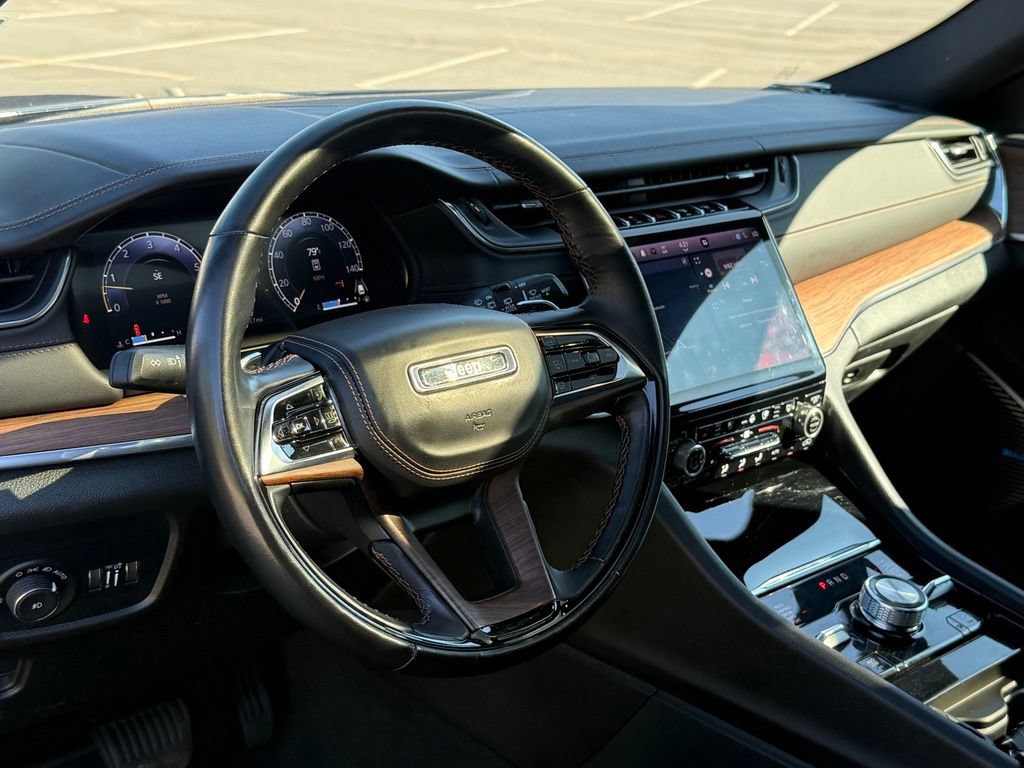 Used 2023 Jeep Grand Cherokee Summit AWD/4WD image 10