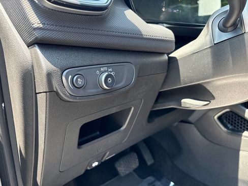 Used 2025 Chevrolet TrailBlazer LT AWD/4WD image 15