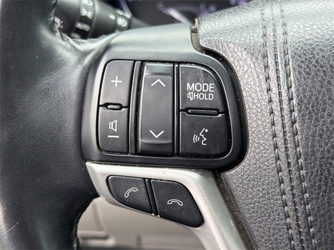 Used 2018 Toyota Highlander XLE image 25