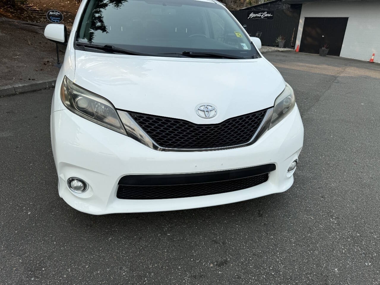 Used 2017 Toyota Sienna SE Premium FWD image 7