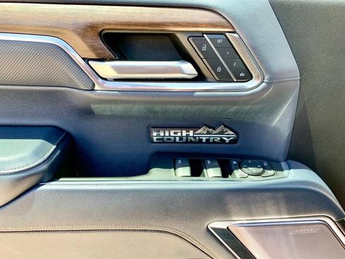 Used 2023 Chevrolet Silverado 1500 High Country w/ Technology Package AWD/4WD image 13