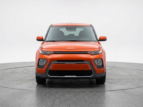 Used 2025 Kia Soul LX w/ LX Technology Package image 2