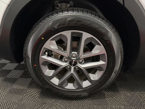 Used 2024 Kia Telluride LX FWD image 16