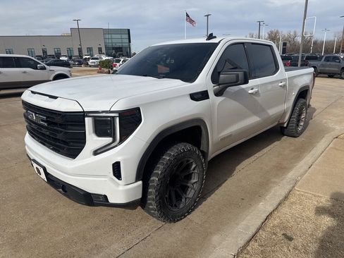 Used 2022 GMC Sierra 1500 Elevation w/ LPO, Elevation Black Package image 3