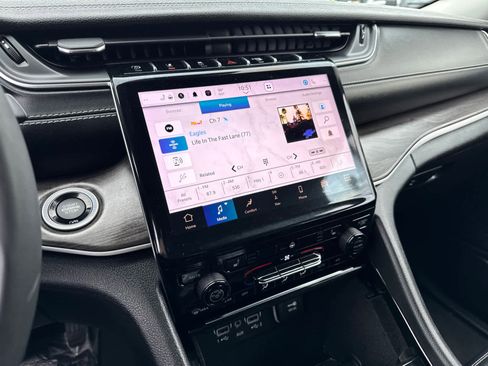 Used 2023 Jeep Grand Cherokee L Limited w/ Black Appearance Package image 26