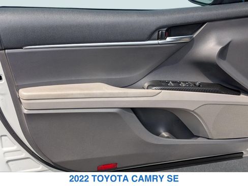 Used 2022 Toyota Camry SE w/ Cold Weather Package FWD image 11