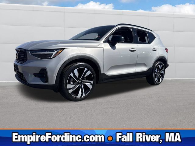 Used 2023 Volvo XC40 B5 Ultimate w/ Protection Package Premier AWD/4WD image 1
