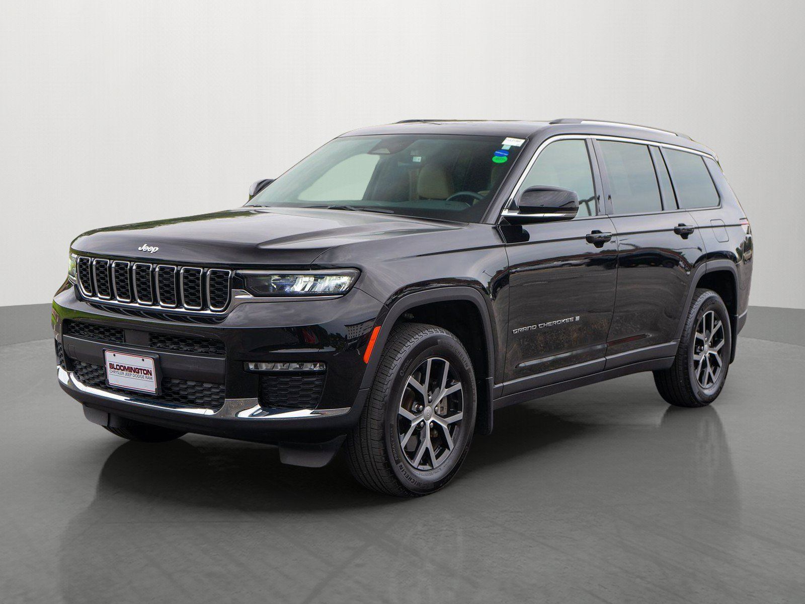 Used 2023 Jeep Grand Cherokee L Limited w/ Trailer Tow Group (B) AWD/4WD image 3