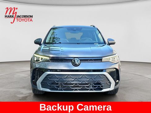 Used 2025 Volkswagen Taos SE FWD image 2