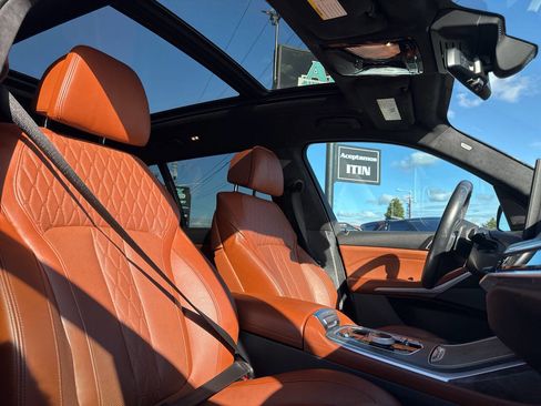 Used 2024 BMW X7 M60i w/ Executive Package image 25