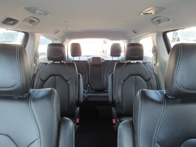 Used 2024 Chrysler Pacifica Touring-L FWD image 39