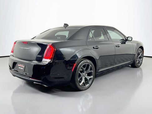Used 2022 Chrysler 300 Touring w/ Sport Appearance Package image 5