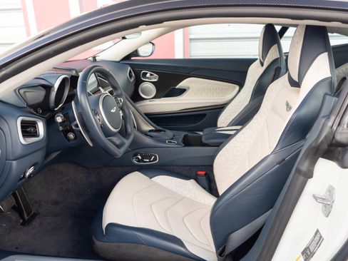 Used 2019 Aston Martin DBS Superleggera image 11