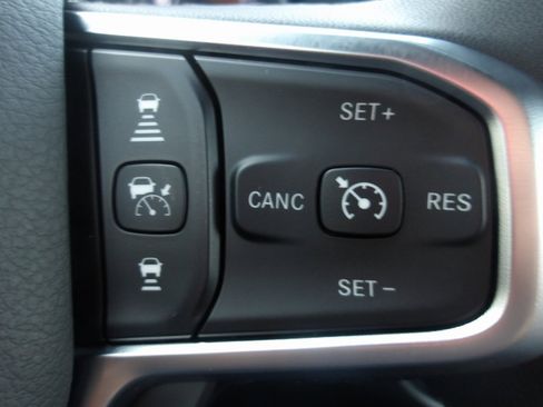 New 2026 RAM 1500 4x4 Crew Cab image 17