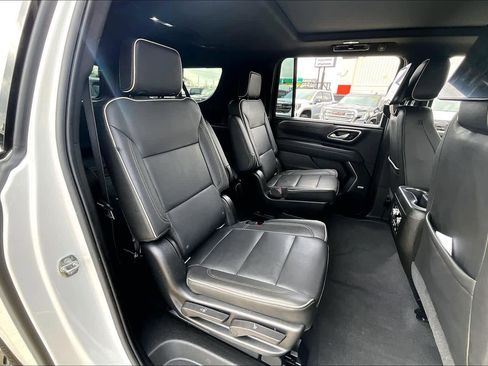 Used 2021 GMC Yukon XL SLT w/ SLT Premium Package image 20