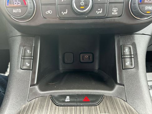 Used 2019 GMC Acadia SLT image 17