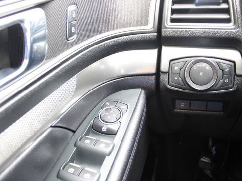 Used 2019 Ford Explorer XLT w/ Equipment Group 201A FWD image 21