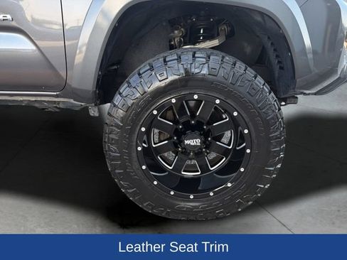 Used 2018 Toyota Tacoma TRD Sport w/ TRD Premium Sport Package AWD/4WD image 30