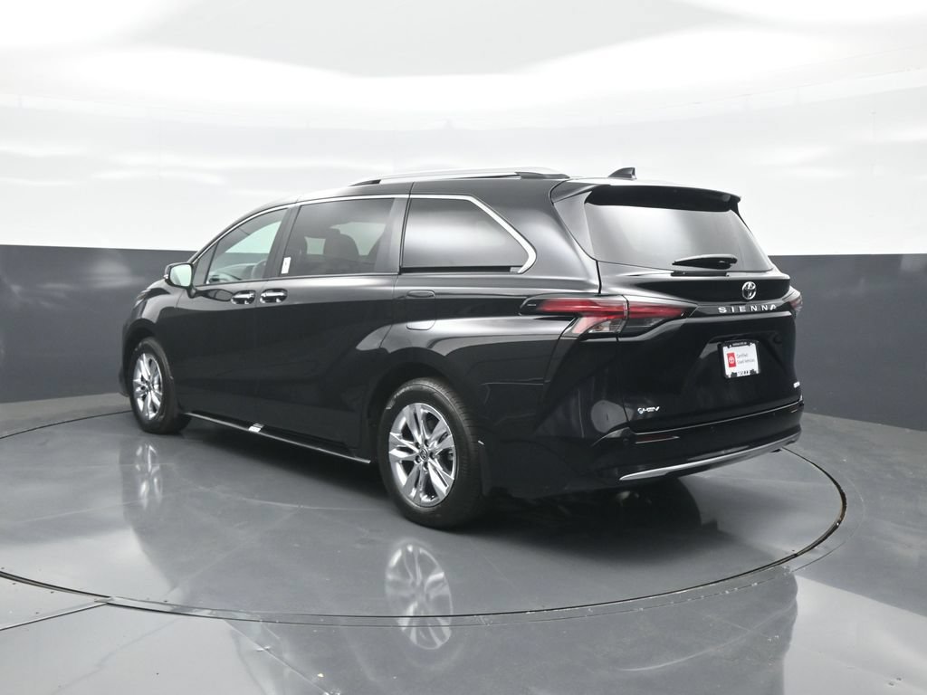 Used 2026 Toyota Sienna Limited FWD image 5