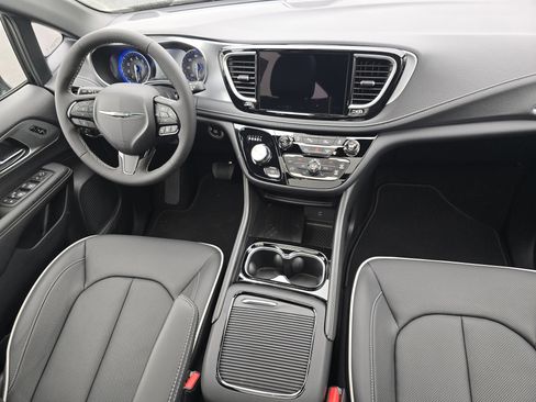 New 2026 Chrysler Pacifica Limited w/ S Appearance Package image 24