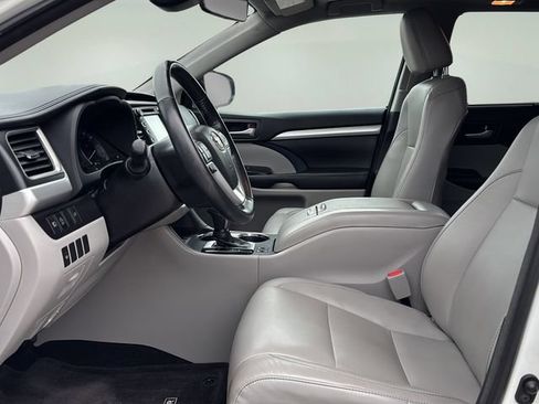 Used 2018 Toyota Highlander XLE FWD image 21
