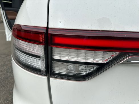 Used 2023 Lincoln Aviator Reserve w/ Equipment Group 201A image 20