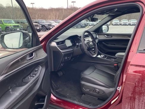 New 2025 Jeep Grand Cherokee L Limited w/ Black Appearance Package AWD/4WD image 14