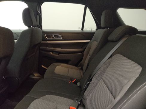 Used 2018 Ford Explorer XLT FWD image 18