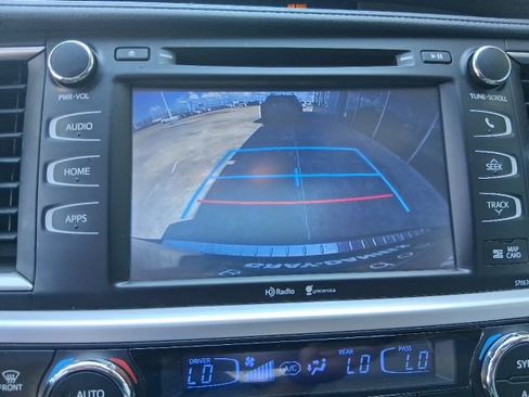 Used 2015 Toyota Highlander XLE FWD image 16