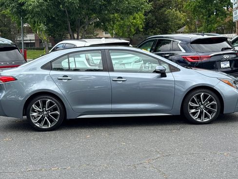 Used 2022 Toyota Corolla SE FWD image 3