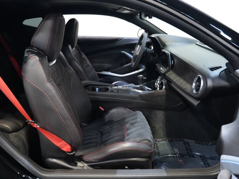 Used 2018 Chevrolet Camaro ZL1 RWD image 30