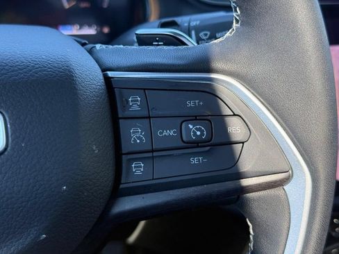 Used 2025 Jeep Grand Cherokee L Limited w/ Luxury Tech Group II AWD/4WD image 17