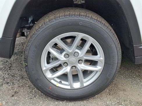 New 2025 Jeep Grand Cherokee Laredo X w/ Luxury Tech Group I image 5