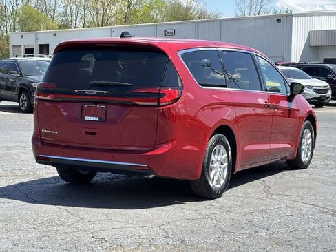 New 2027 Chrysler Pacifica Select FWD image 35
