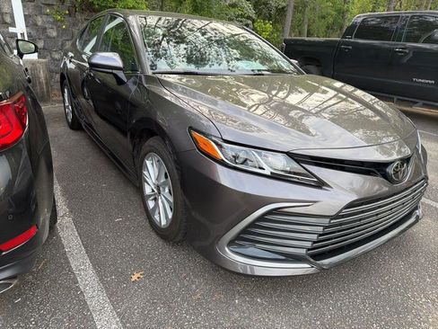 Used 2023 Toyota Camry LE image 4