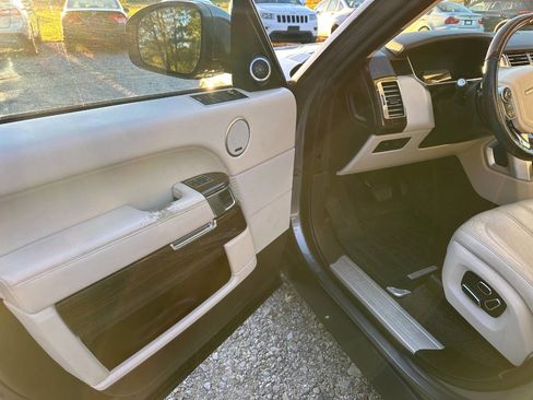 Used 2015 Land Rover Range Rover HSE image 9