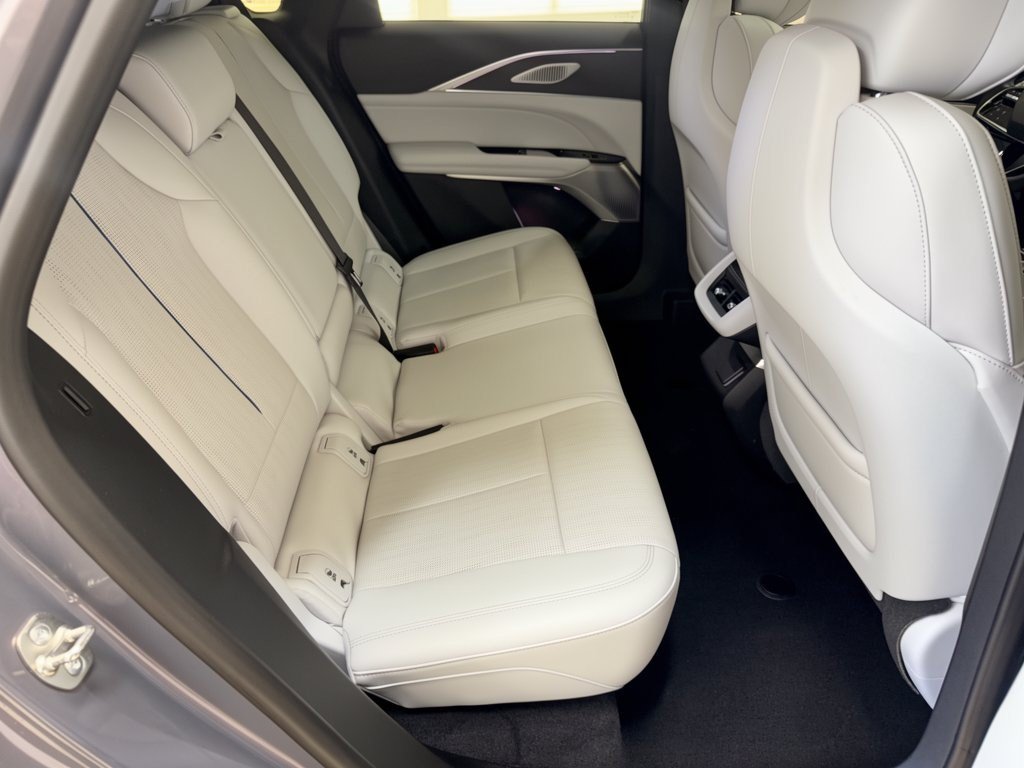 Used 2024 Cadillac Lyriq Luxury RWD image 29