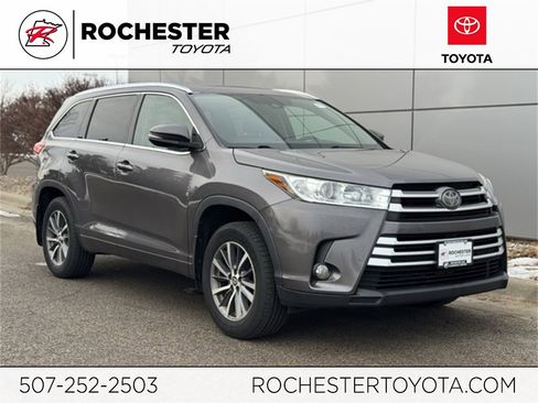Used 2017 Toyota Highlander XLE image 1