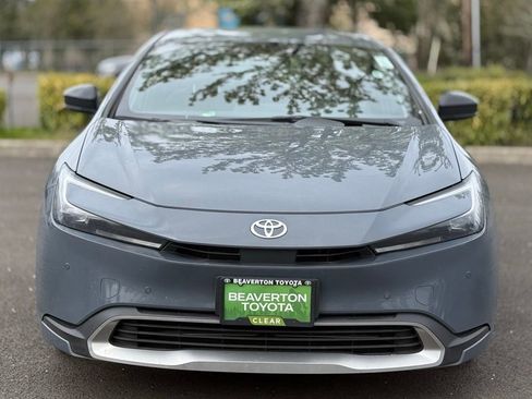 Used 2025 Toyota Prius Plug-In Hybrid image 8