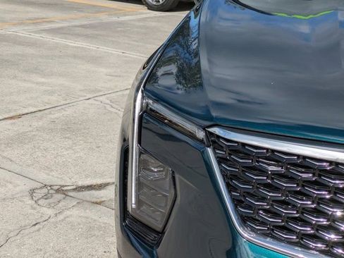 Used 2024 Cadillac XT4 Premium Luxury image 9